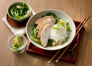 Ingwer-Limetten-Huhn auf Pak Choi und Reis