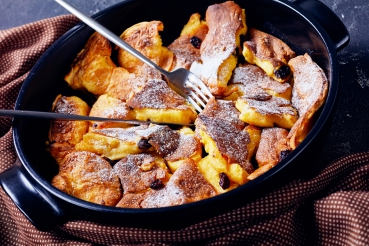 Kaiserschmarrn mit Nougatsauce und Haselnusskrokant