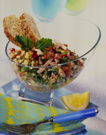 Orientalischer Salat mit Fleischwurst
