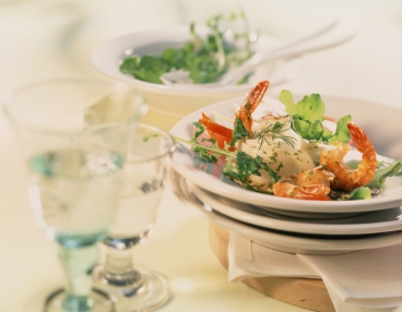 Rucola-Rettich-Salat mit Riesengarnelen