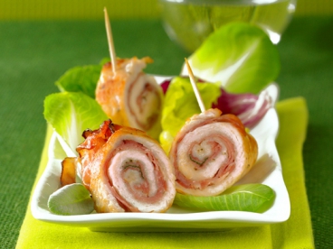 Putenröllchen mit Salbei und Schinken