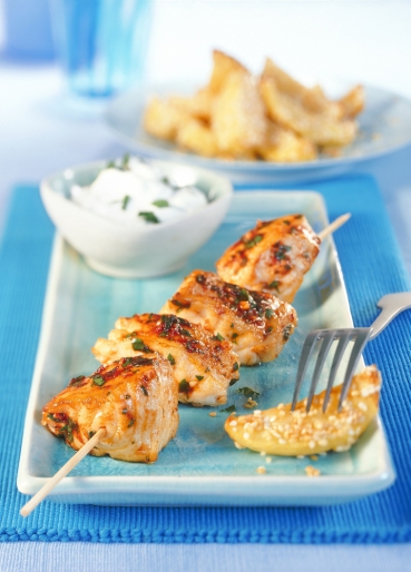 Piratenspieß mit Sesamkartoffeln und Quark-Dip