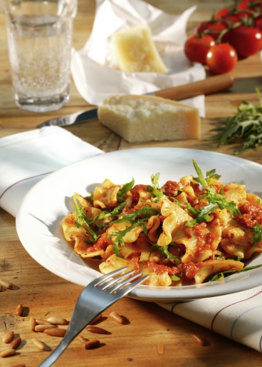 Lasagnotti mit Rucola und Pinienkernen